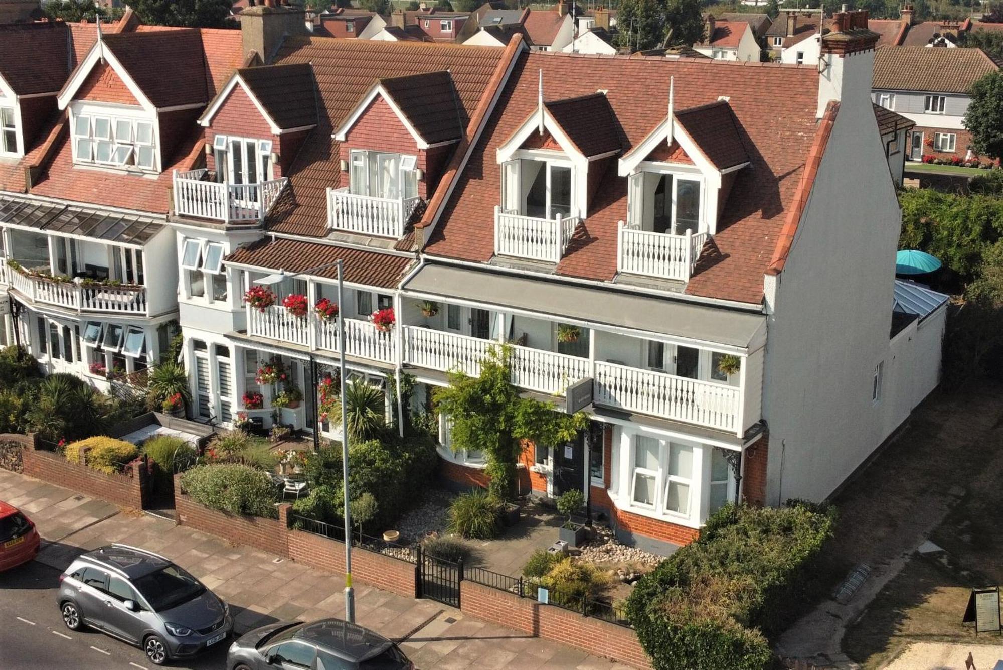 Beaches Guest House Сътън он Сий Екстериор снимка